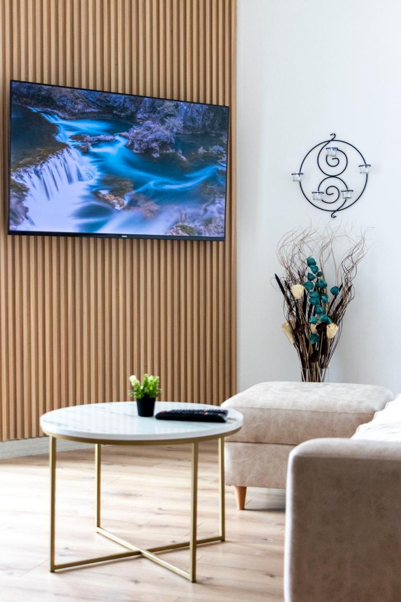 Luxury On 18th, 3rd, 5th Floor With Pool, Fitness, Parking Included