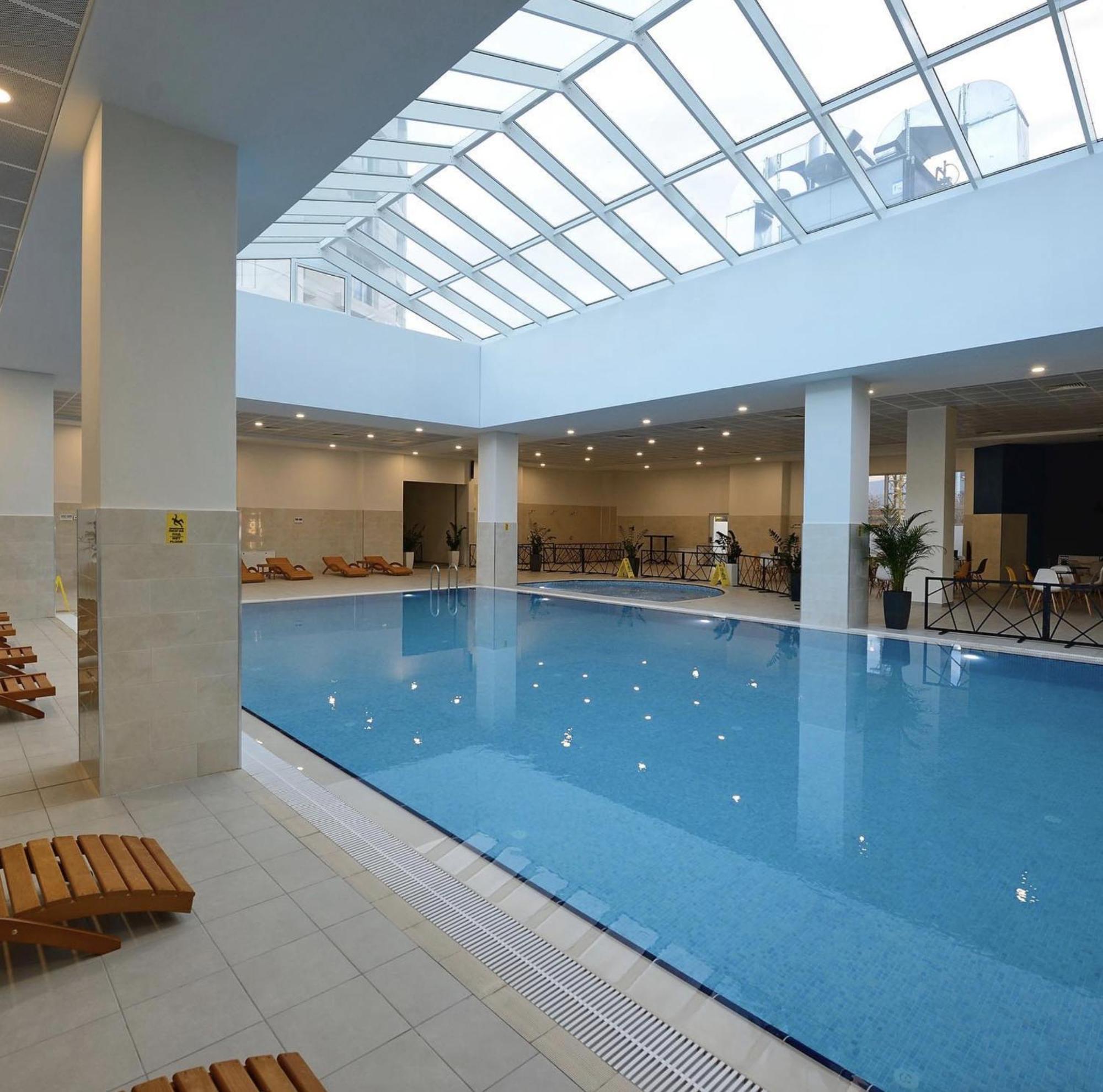 Luxury On 18th, 3rd, 5th Floor With Pool, Fitness, Parking Included