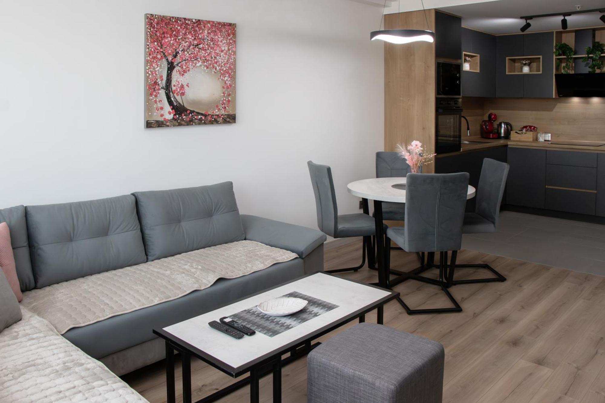 Luxury On 18th, 3rd, 5th Floor With Pool, Fitness, Parking Included * Skopie
