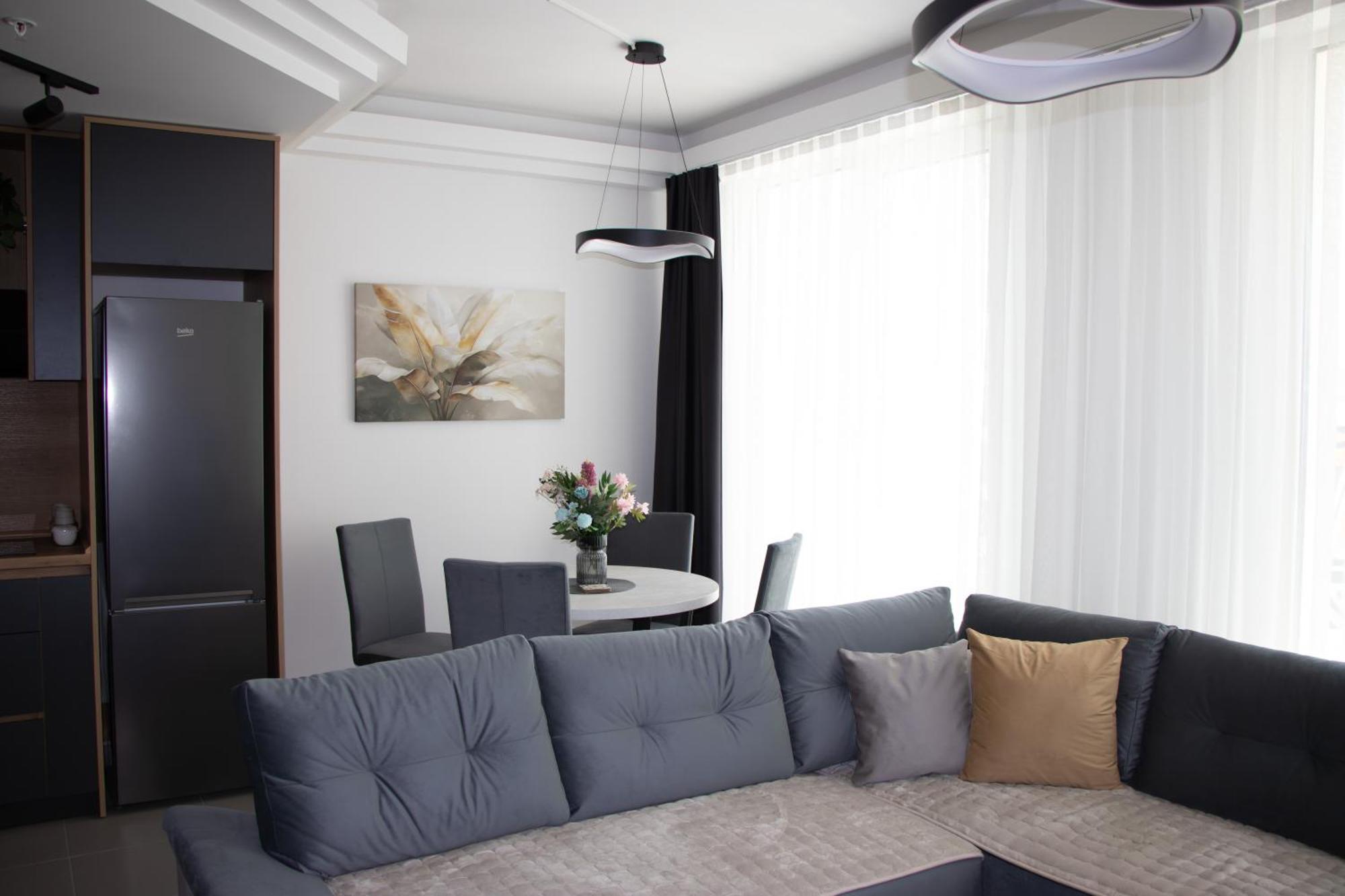 Luxury On 18th, 3rd, 5th Floor With Pool, Fitness, Parking Included *