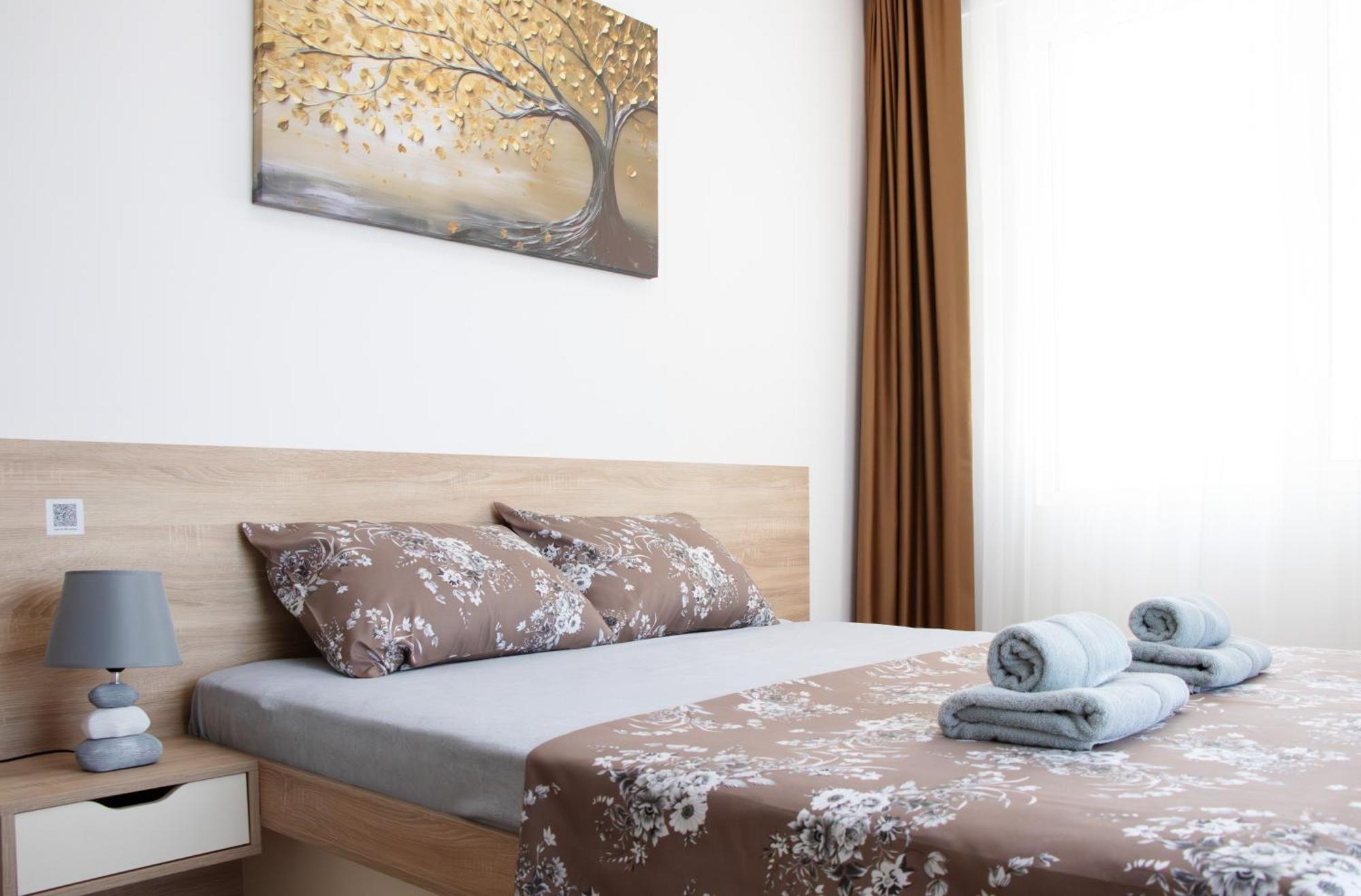 Luxury On 18th, 3rd, 5th Floor With Pool, Fitness, Parking Included *